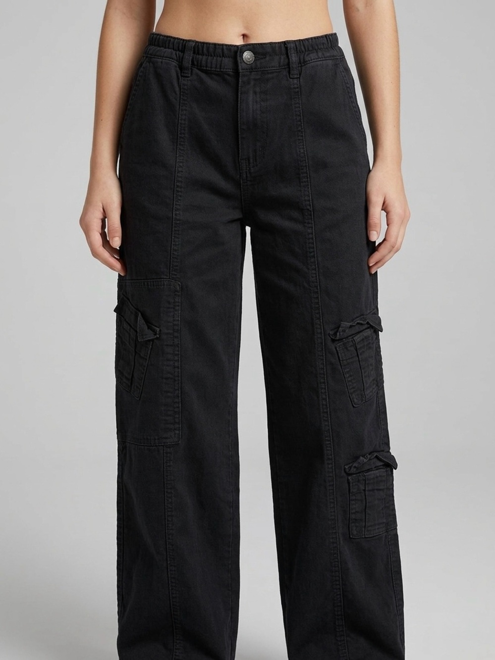 Black Wide-Leg Cargo Jeans for Women - Modern Utility Style